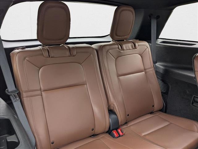 Vehicle image 11 of 28