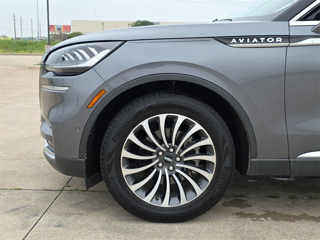 Vehicle image 33 of 34