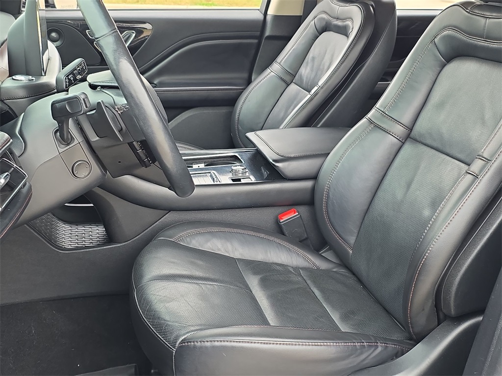 Vehicle image 20 of 34
