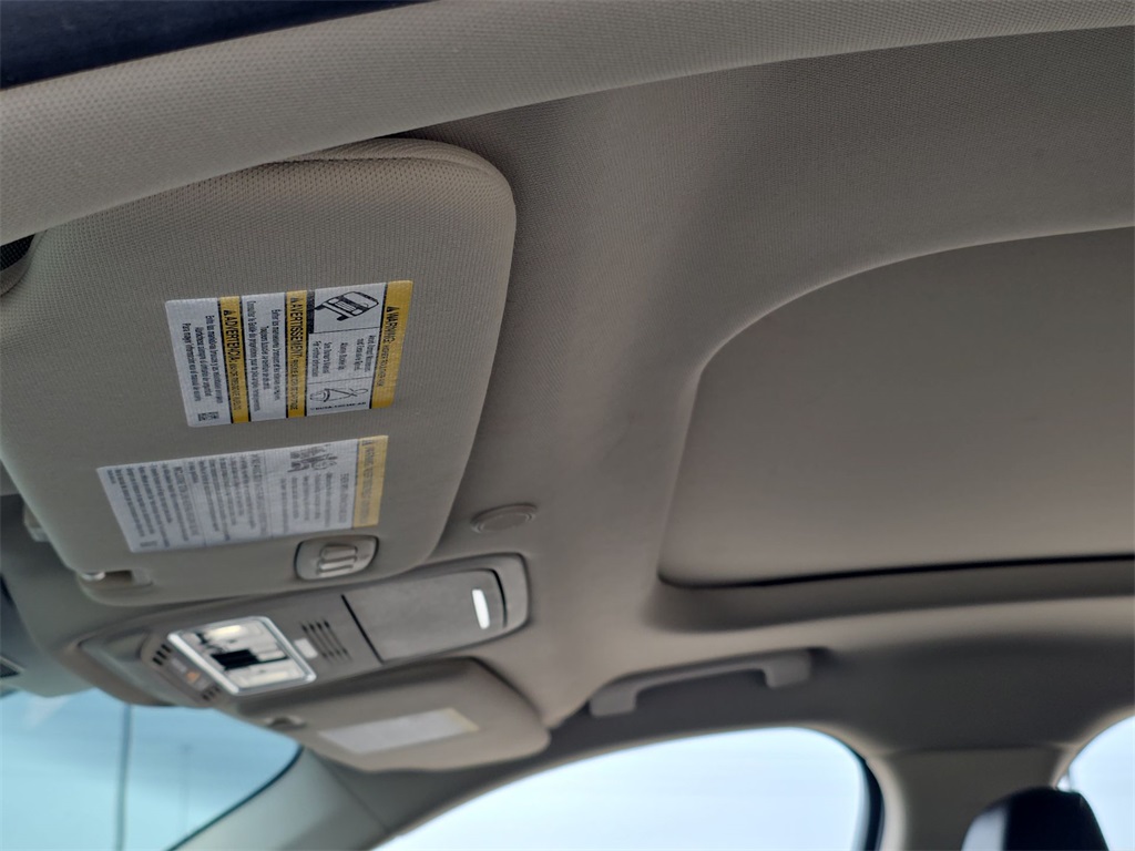 Vehicle image 19 of 34
