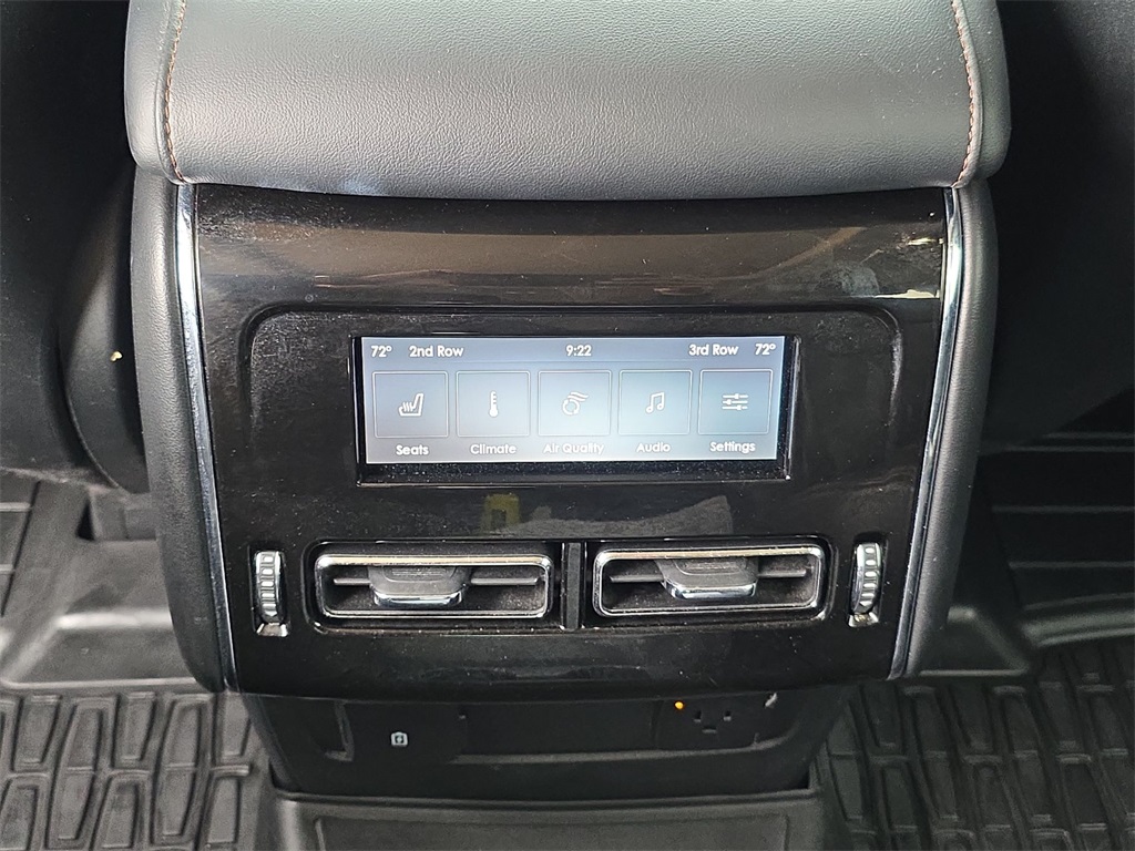 Vehicle image 22 of 34