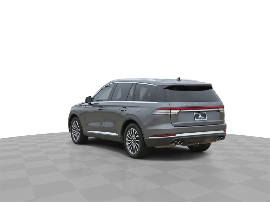 Vehicle image 8 of 34