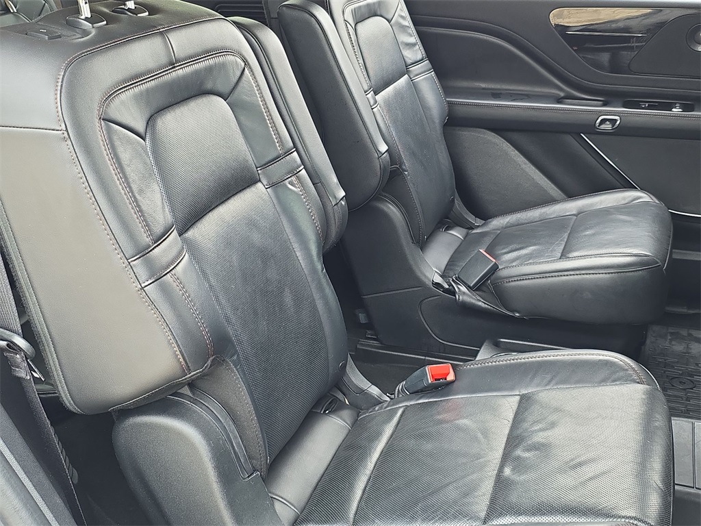 Vehicle image 27 of 34