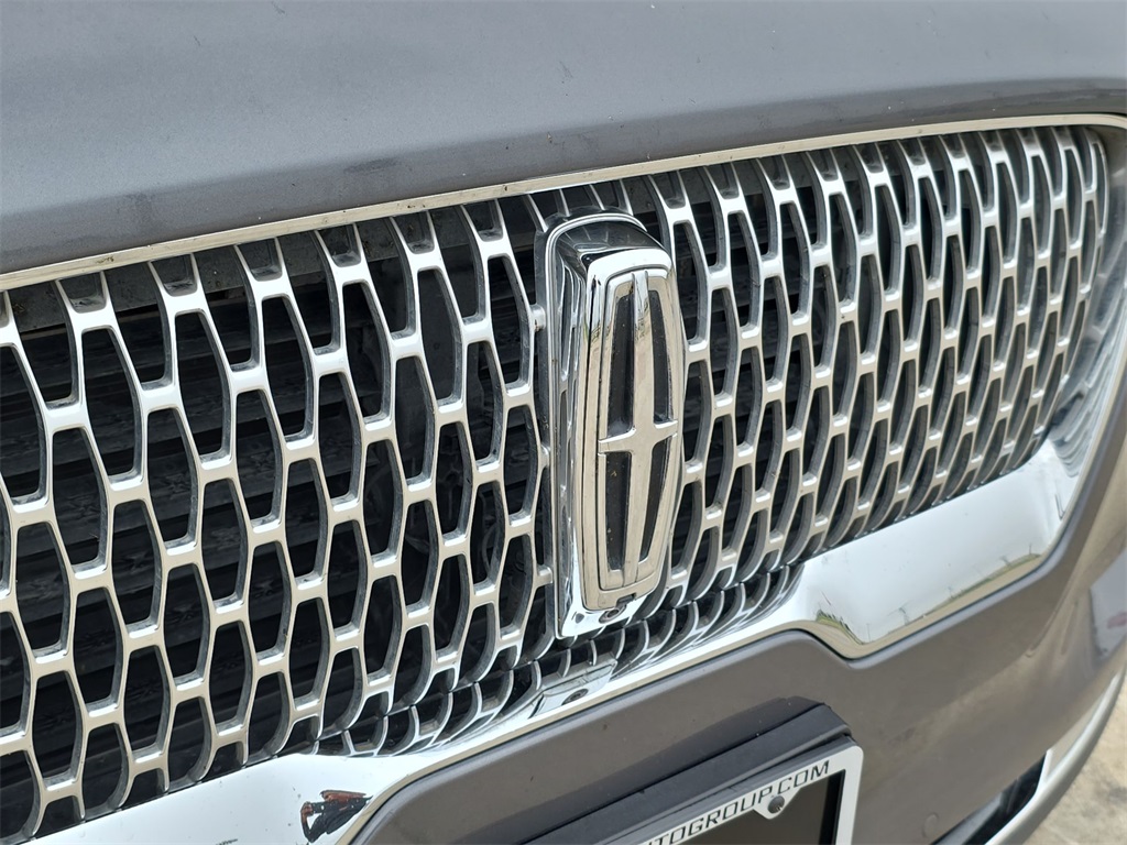 Vehicle image 31 of 34