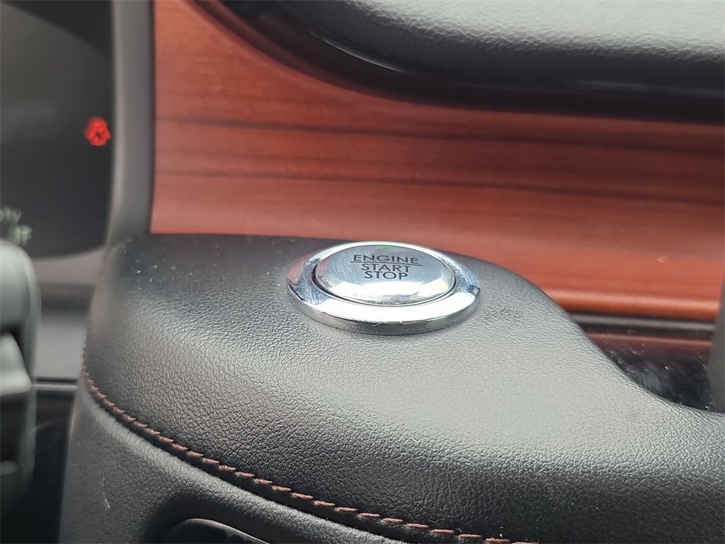 Vehicle image 17 of 34