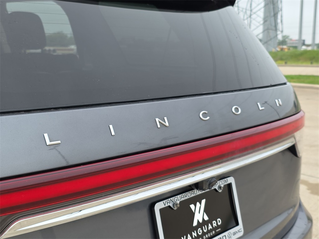Vehicle image 32 of 34