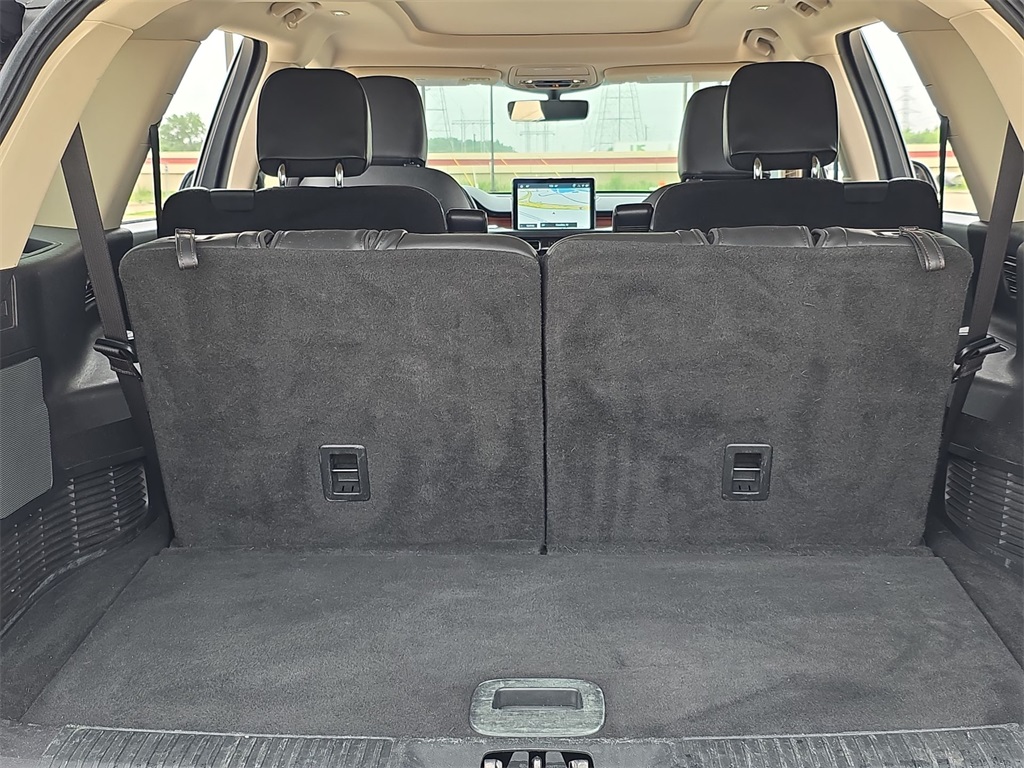 Vehicle image 26 of 34