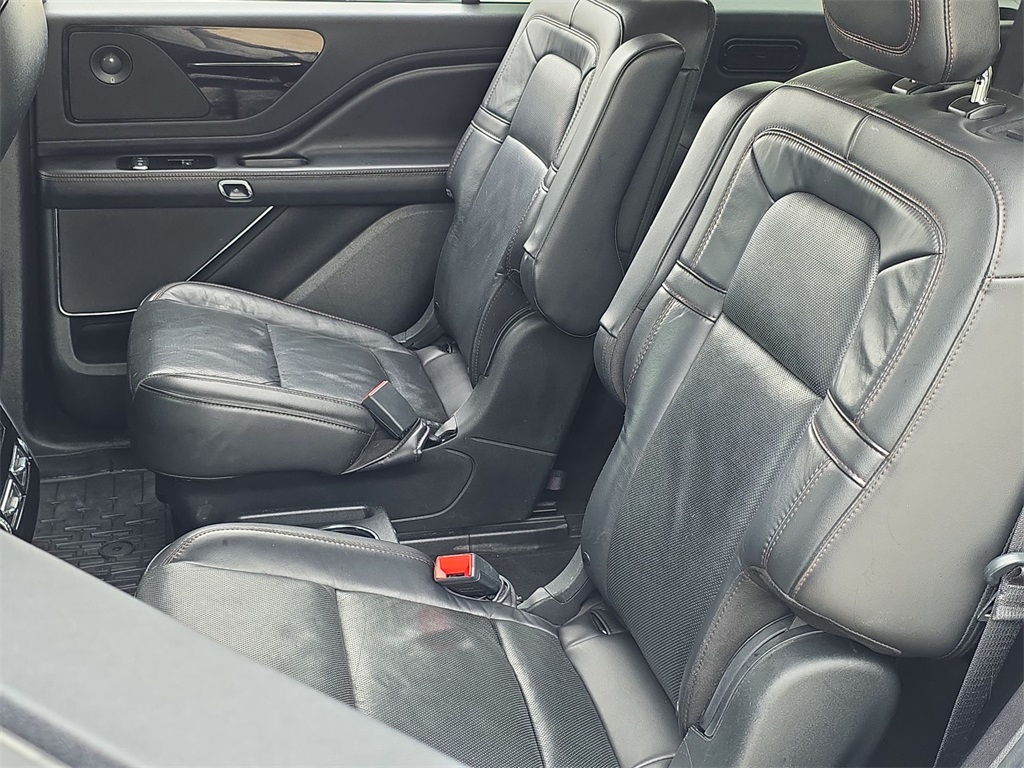 Vehicle image 25 of 34