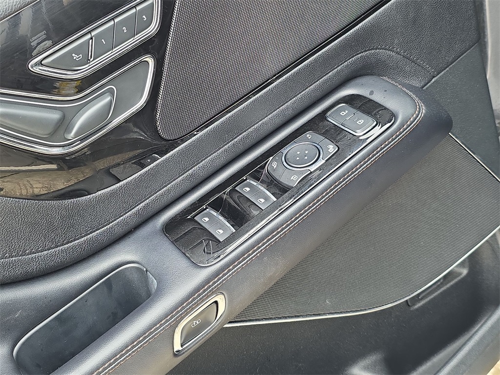 Vehicle image 24 of 34