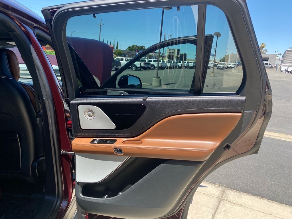 Vehicle image 43 of 48