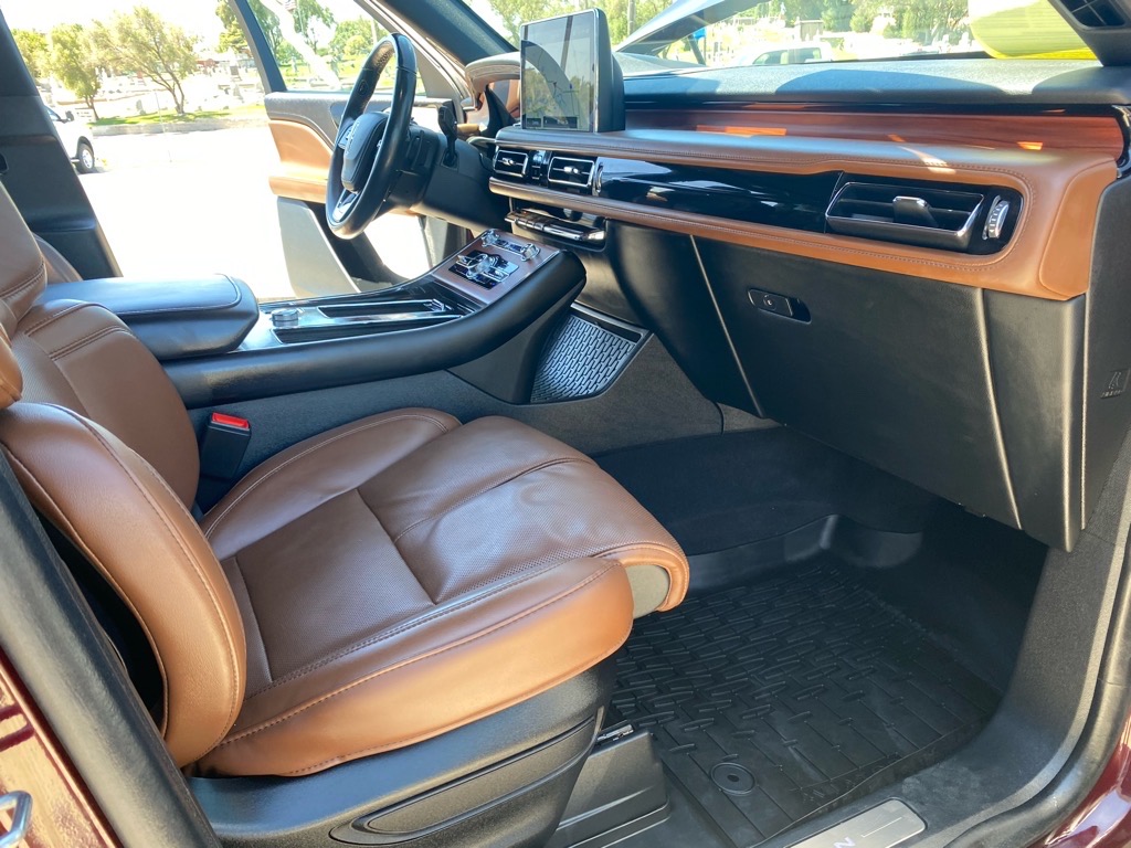 Vehicle image 26 of 48