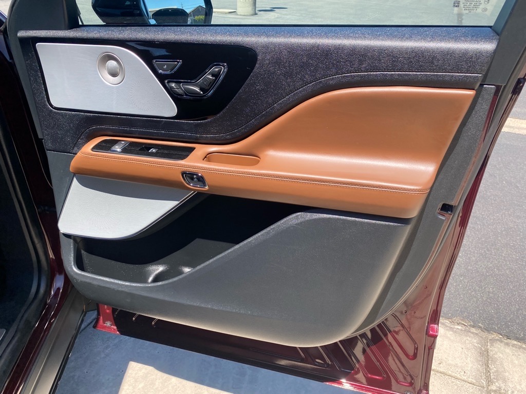 Vehicle image 35 of 48