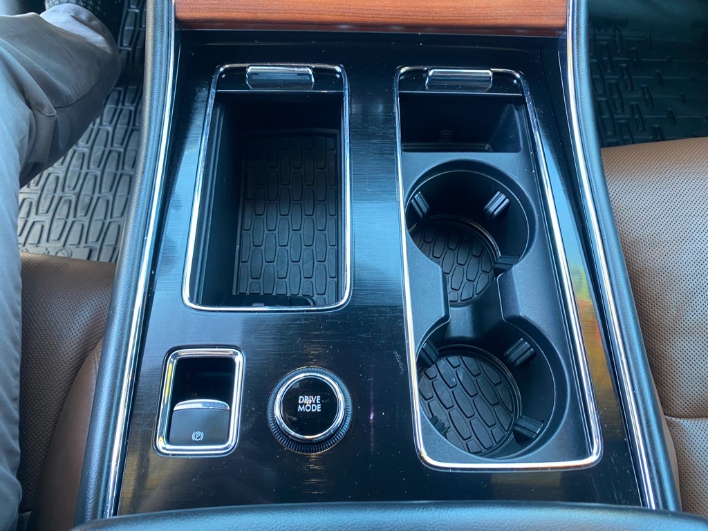 Vehicle image 34 of 48