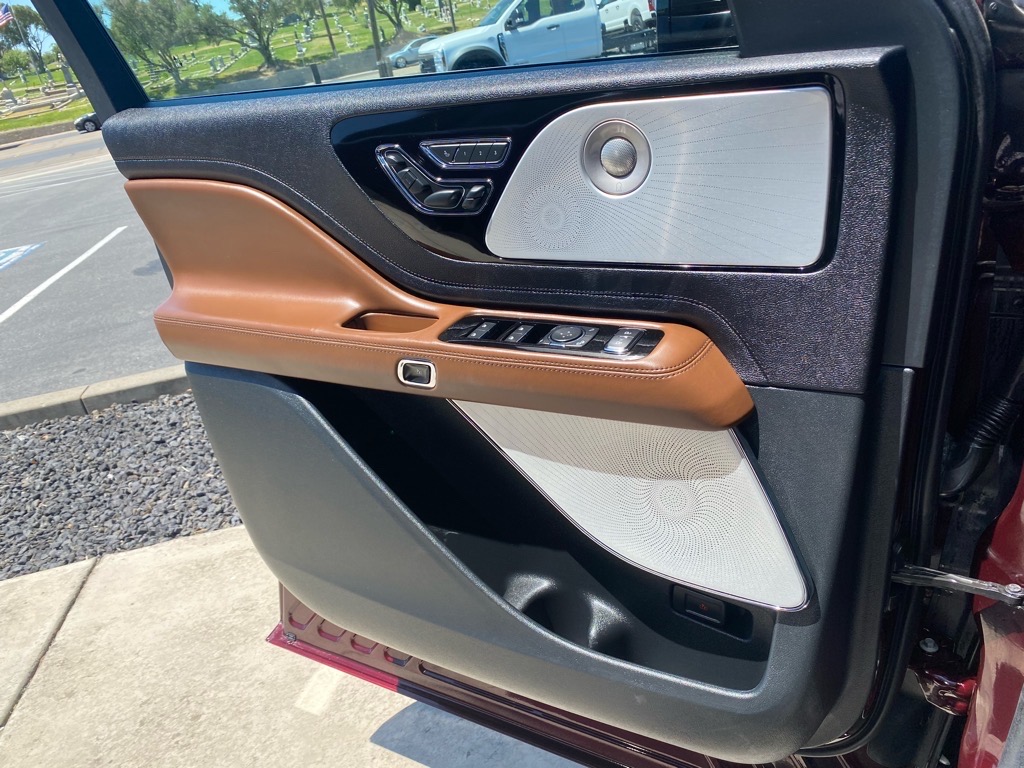 Vehicle image 37 of 48