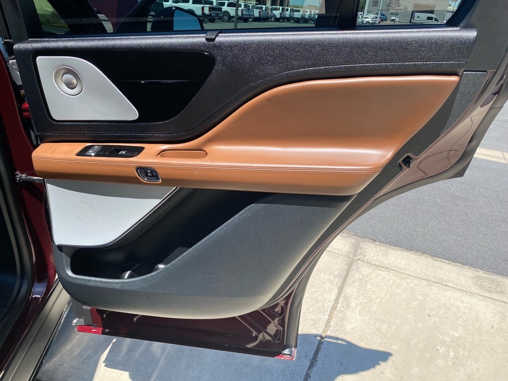 Vehicle image 38 of 48