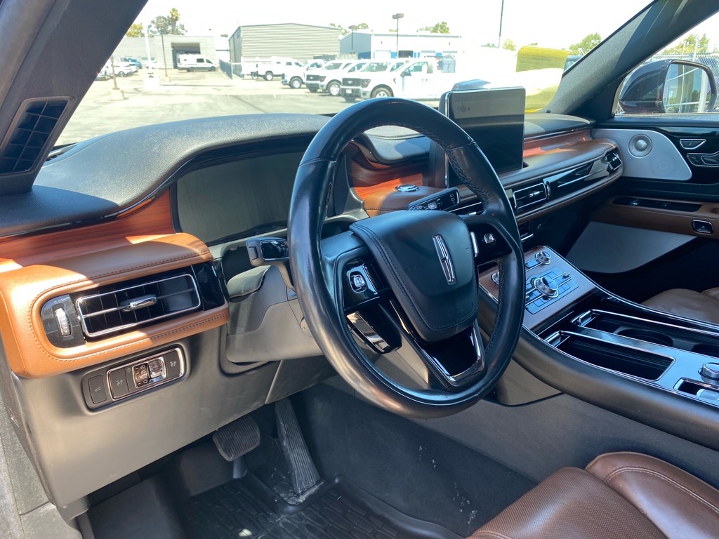 Vehicle image 27 of 48
