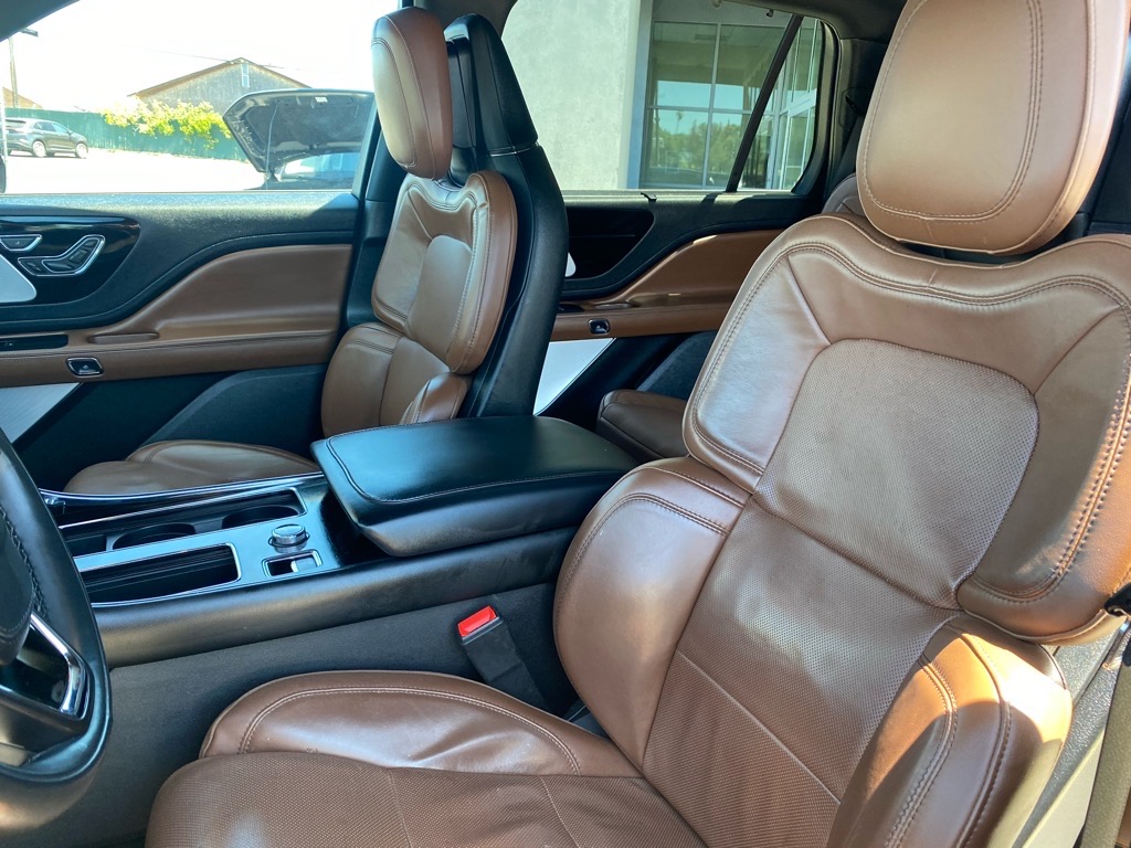 Vehicle image 23 of 48