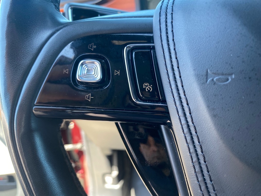 Vehicle image 42 of 48