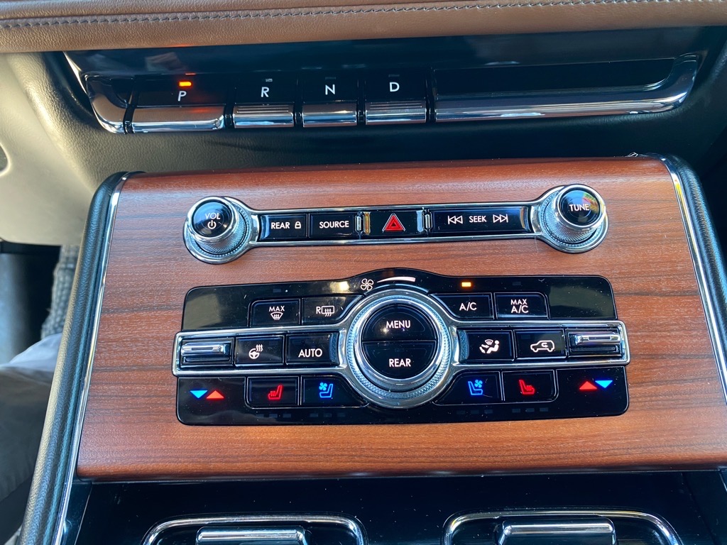 Vehicle image 33 of 48