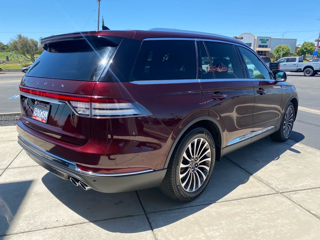 Vehicle image 8 of 48