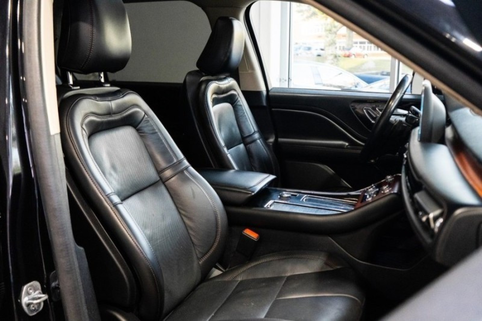 Vehicle image 25 of 71
