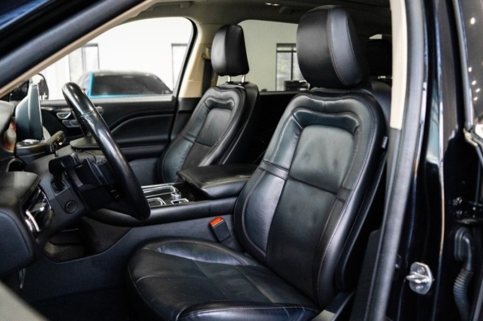 Vehicle image 24 of 71