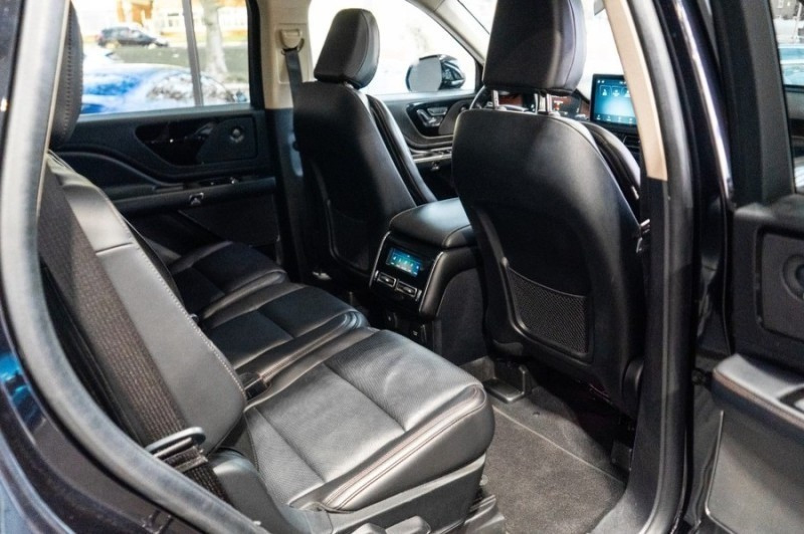 Vehicle image 23 of 71
