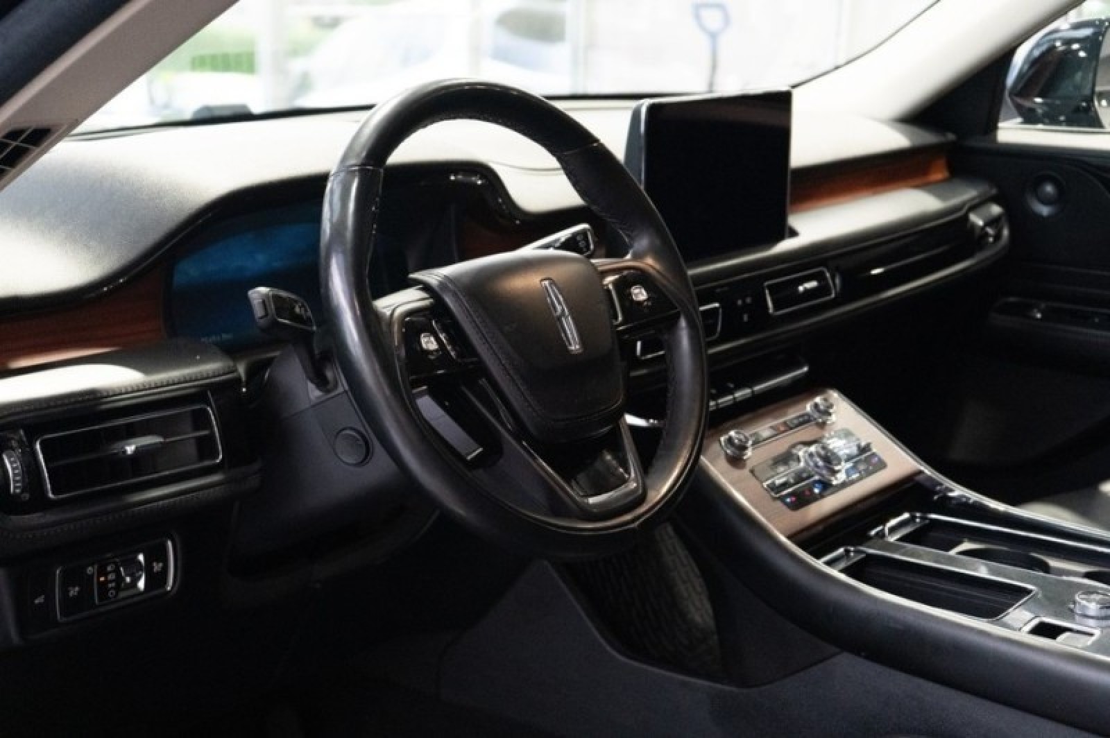 Vehicle image 26 of 71