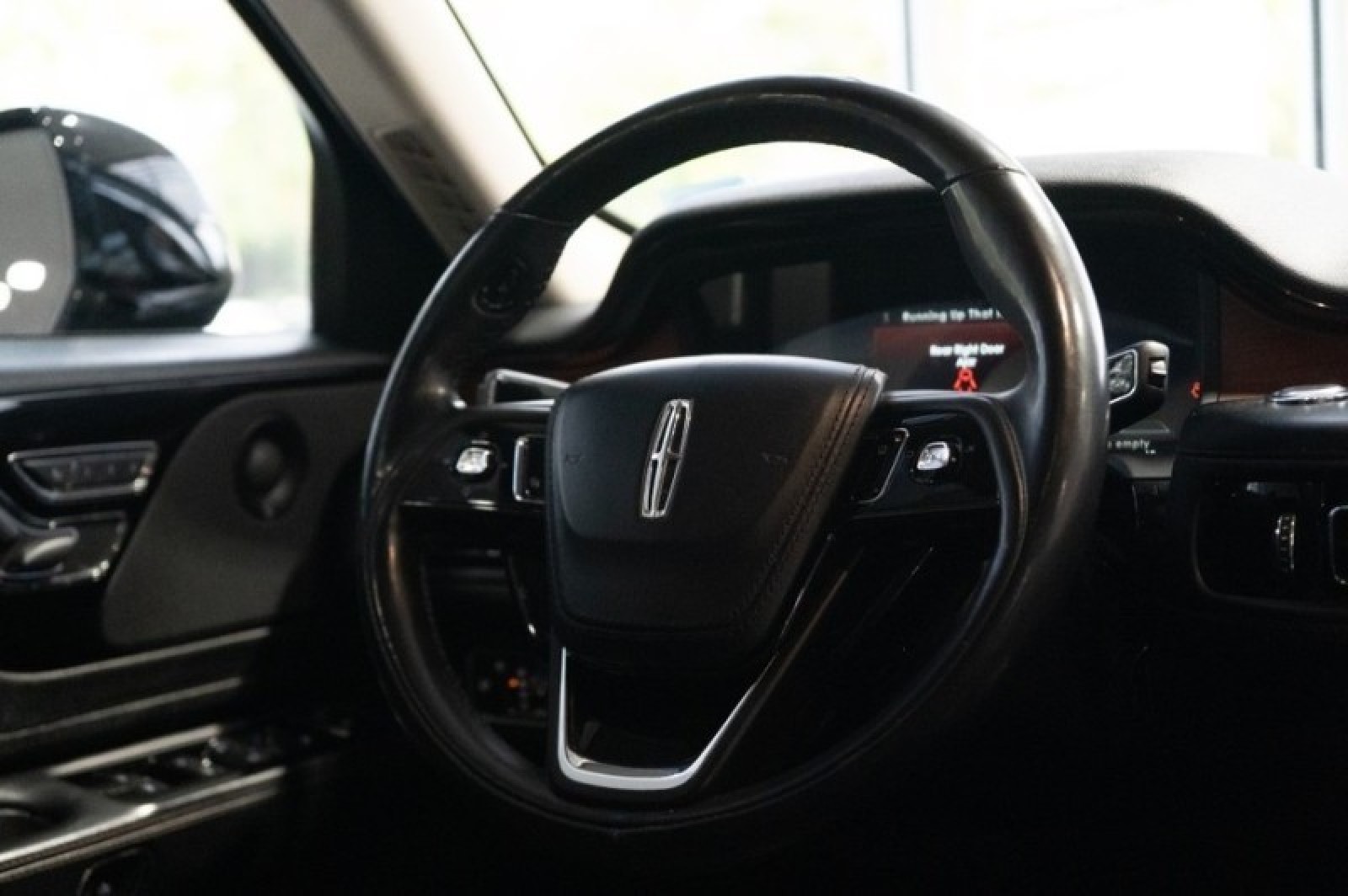 Vehicle image 32 of 71