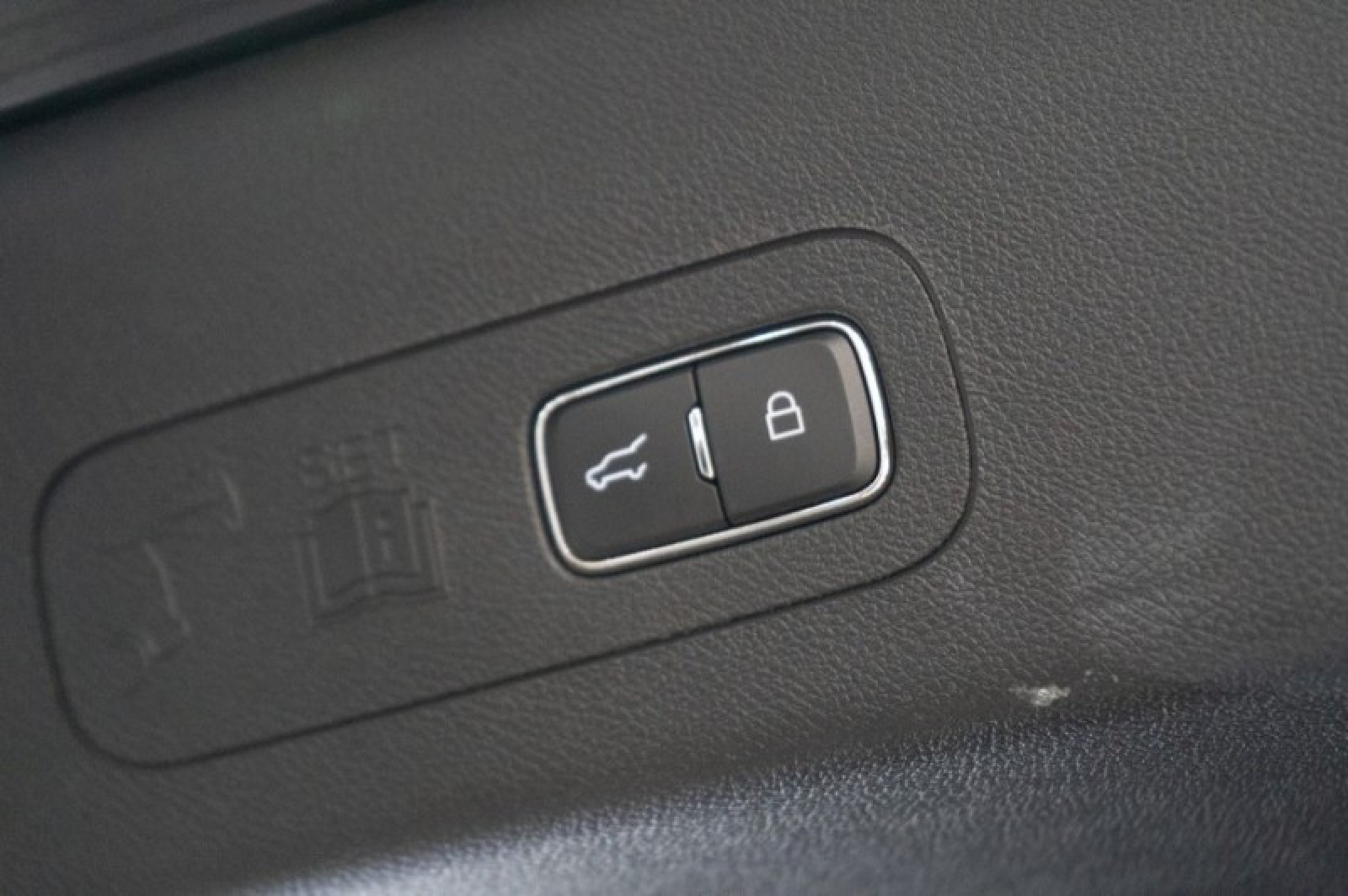 Vehicle image 69 of 71
