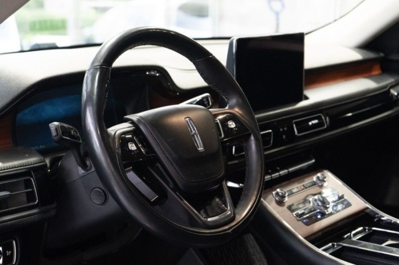 Vehicle image 31 of 71