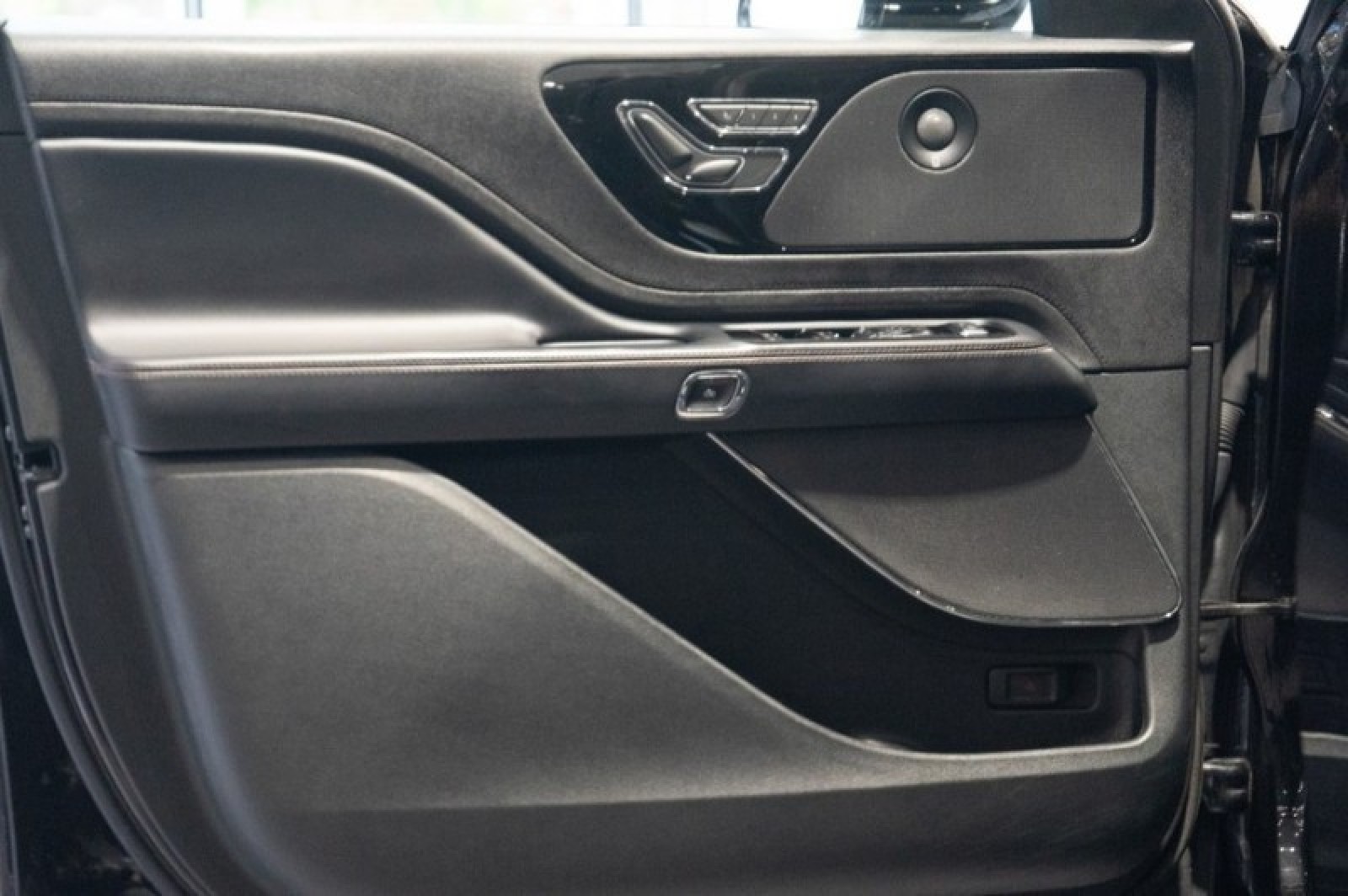 Vehicle image 50 of 71