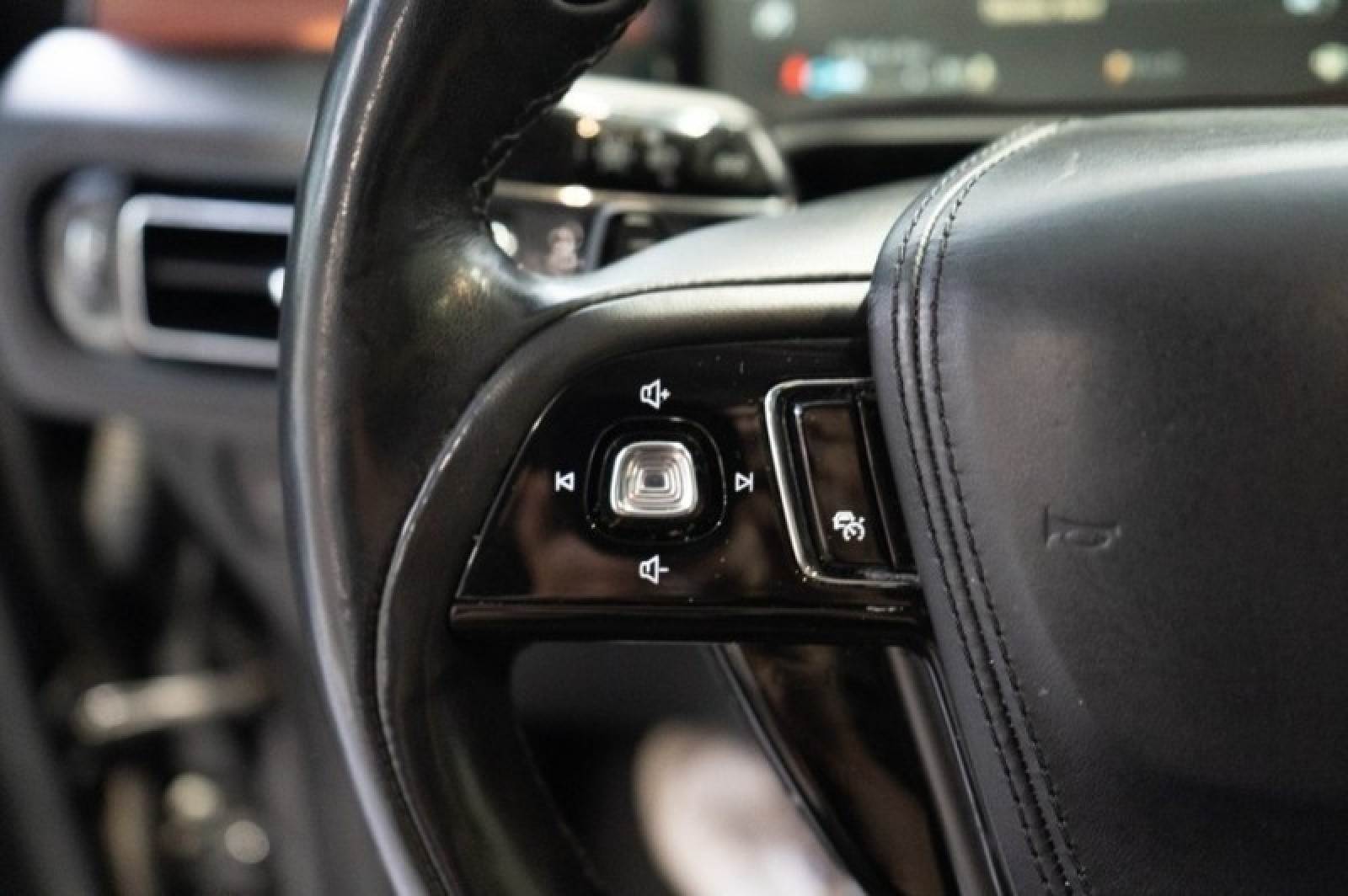 Vehicle image 63 of 71