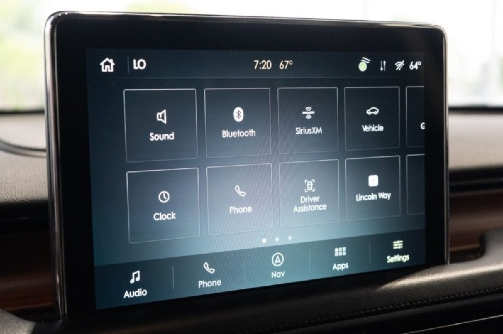 Vehicle image 40 of 71