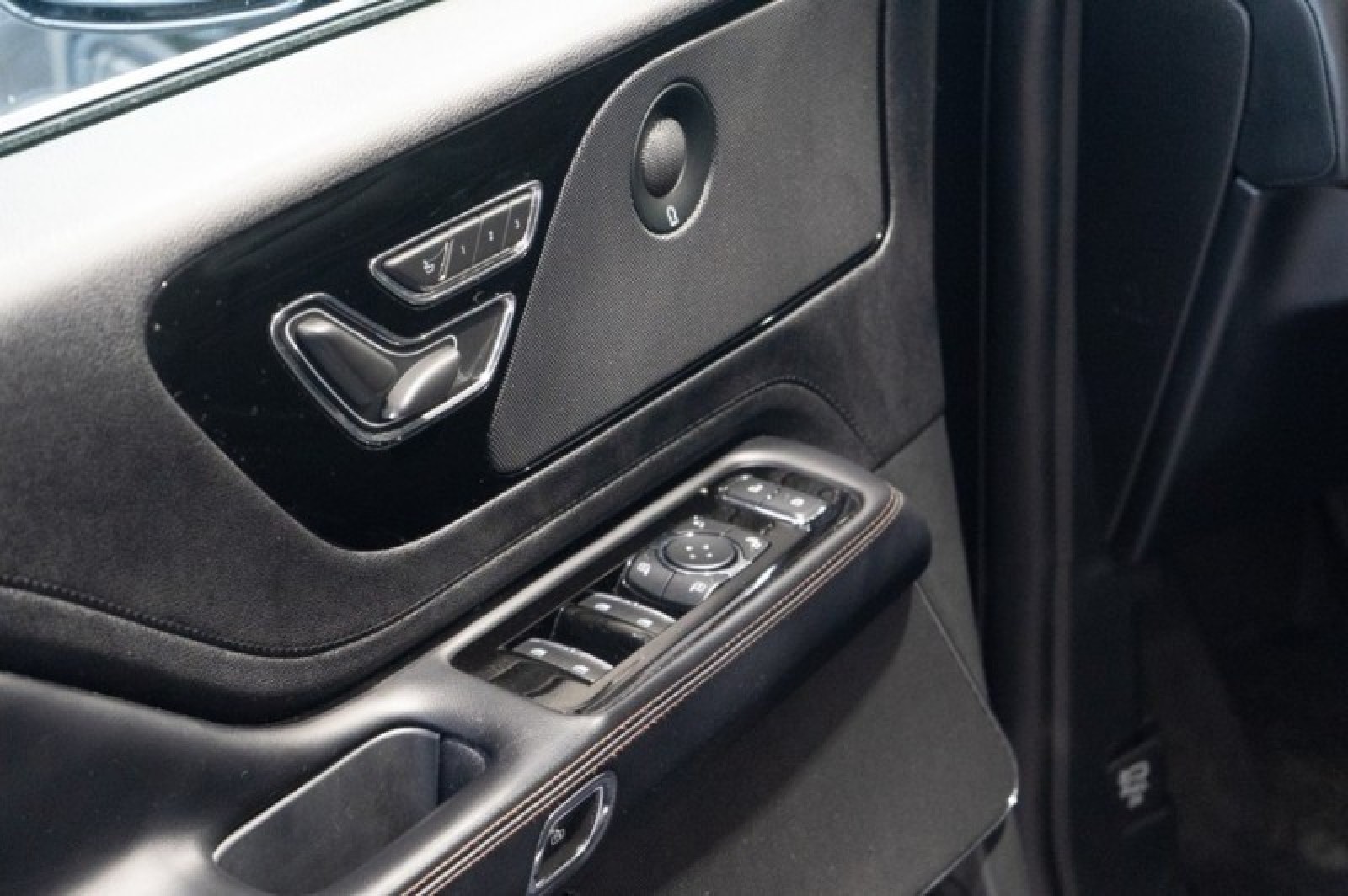 Vehicle image 51 of 71
