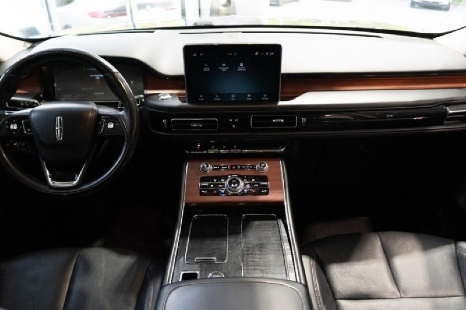 Vehicle image 33 of 71