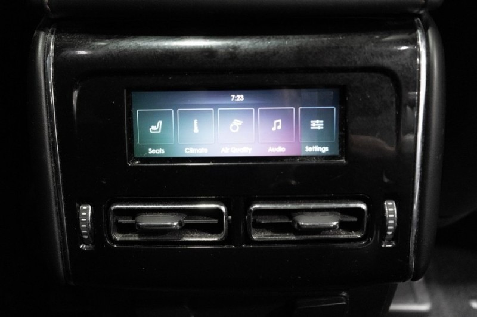 Vehicle image 43 of 71