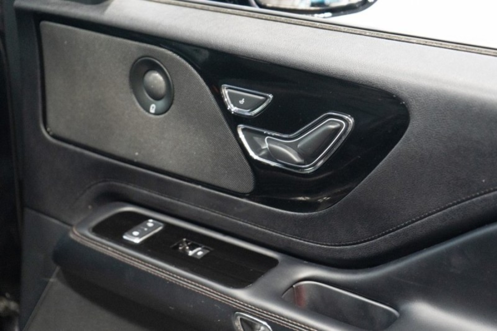 Vehicle image 53 of 71