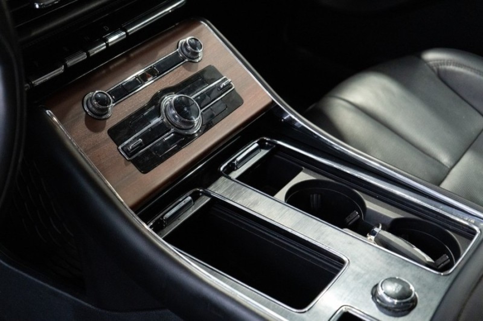 Vehicle image 44 of 71