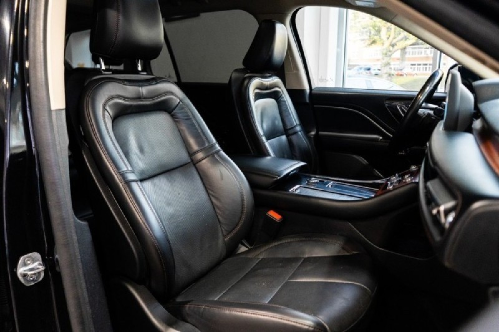Vehicle image 21 of 71