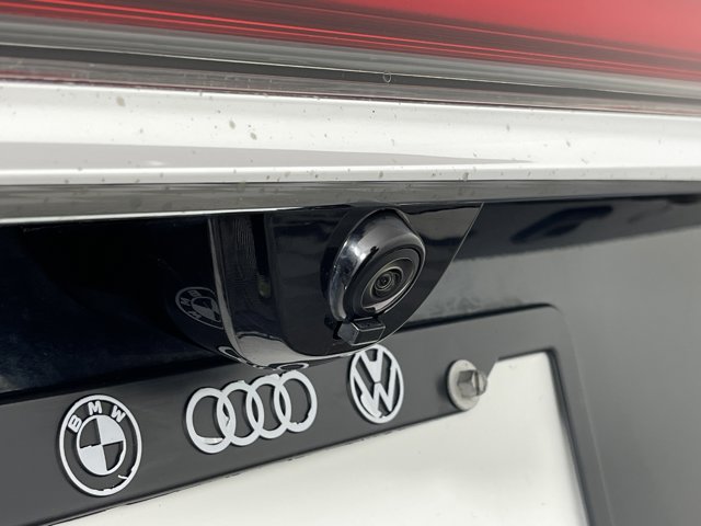 Vehicle image 27 of 40