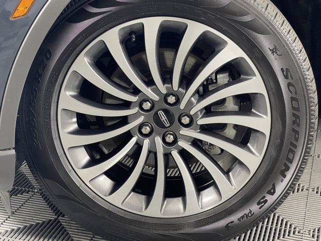 Vehicle image 12 of 40