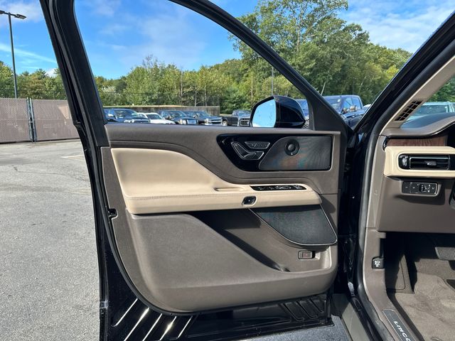 2022 Lincoln Aviator Reserve Image 18 of 35
