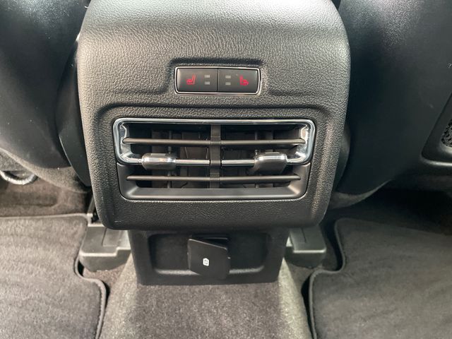 Vehicle image 18 of 40