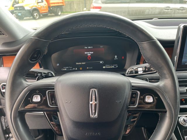 Vehicle image 27 of 40