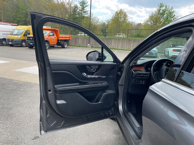 Vehicle image 22 of 40