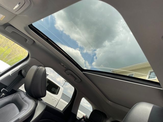 Vehicle image 37 of 40