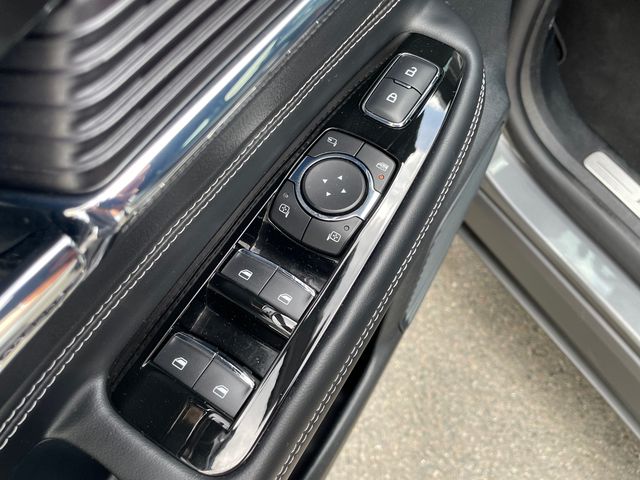 Vehicle image 23 of 40
