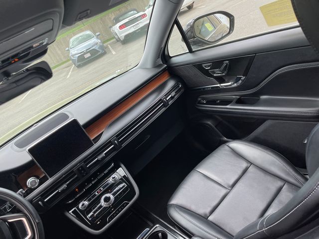 Vehicle image 21 of 40