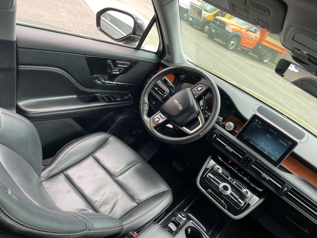 Vehicle image 20 of 40
